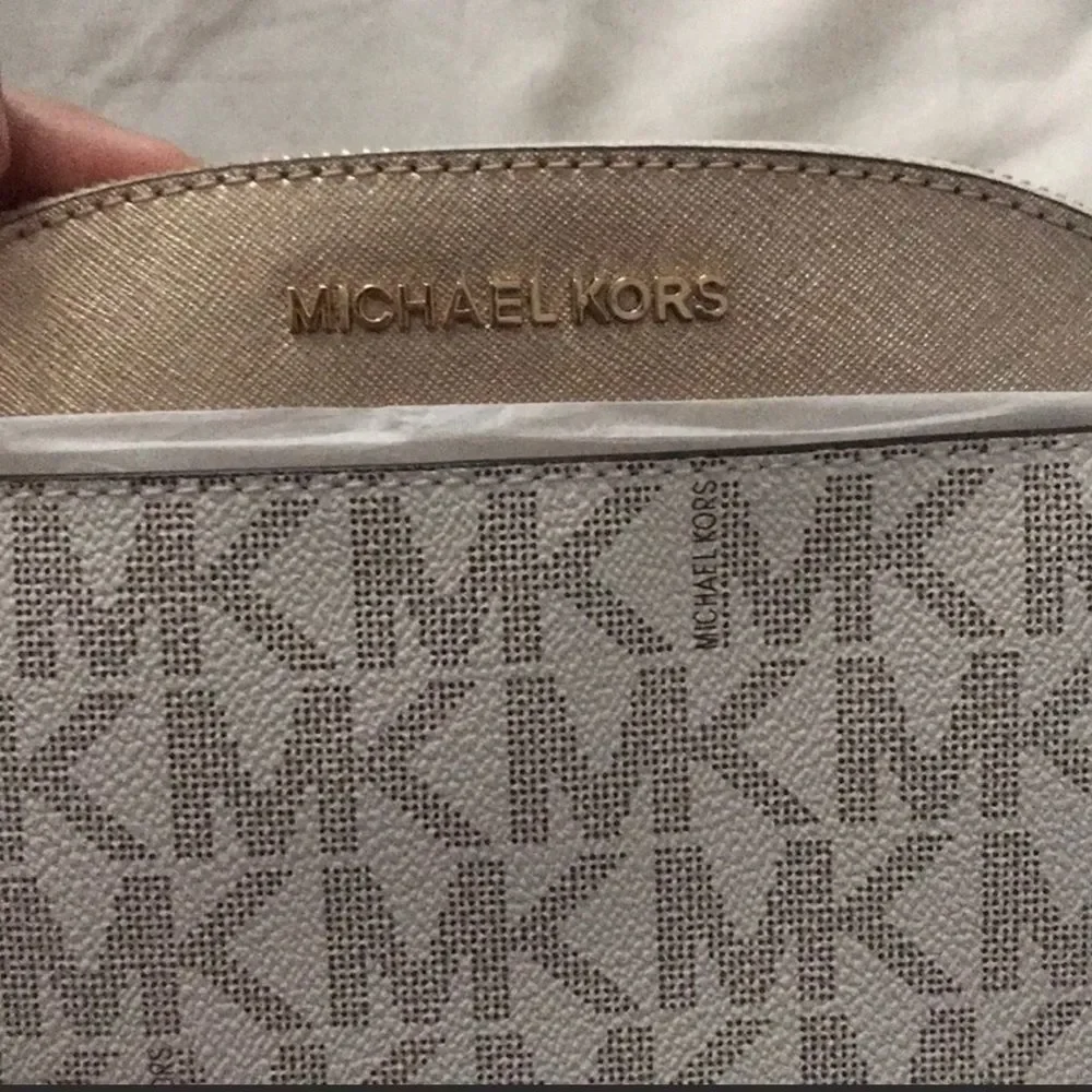 Nwt Michael Kors Emmy white and gold crossbody